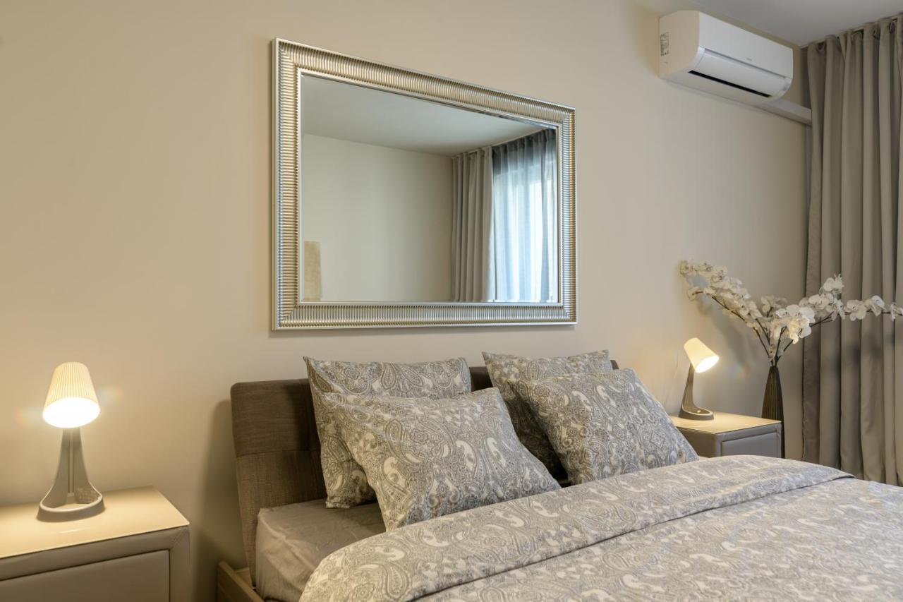 МareliS Luxe Port Apartment Varna Extérieur photo