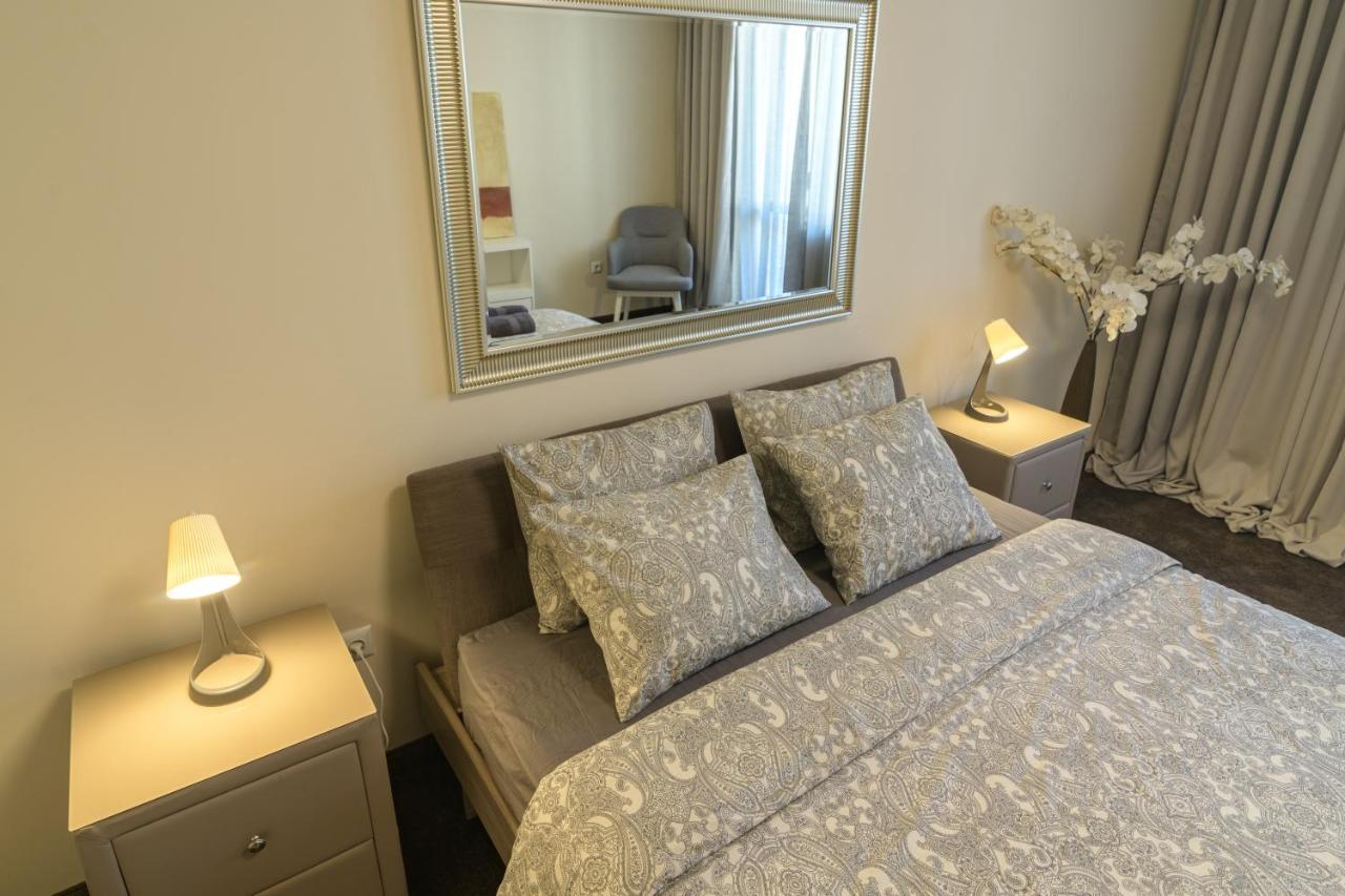 МareliS Luxe Port Apartment Varna Extérieur photo
