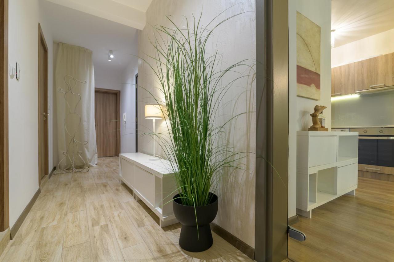 МareliS Luxe Port Apartment Varna Extérieur photo