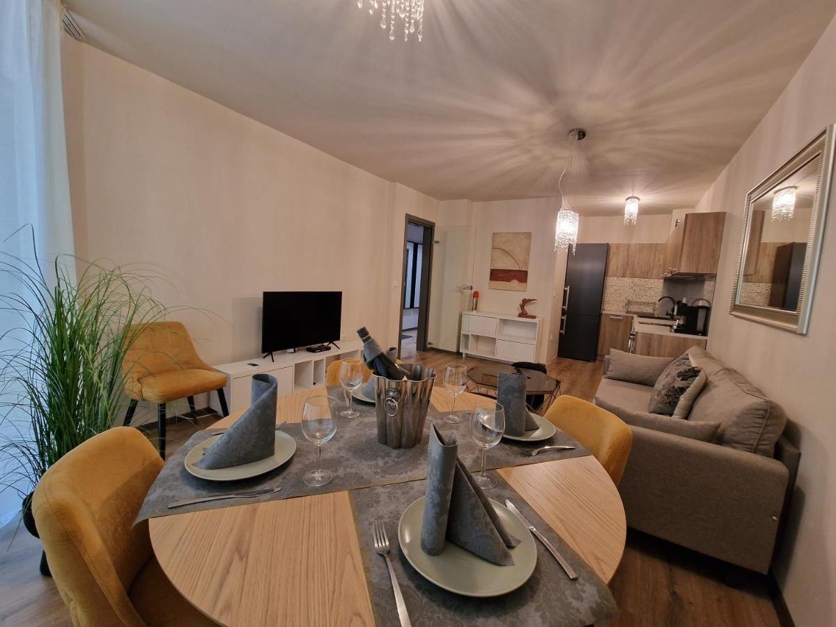 МareliS Luxe Port Apartment Varna Extérieur photo